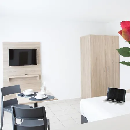 Zenitude Hôtel-résidences La Versoix Hotel Divonne-les-Bains