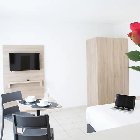 Hotel Zenitude Hôtel-résidences La Versoix 3*