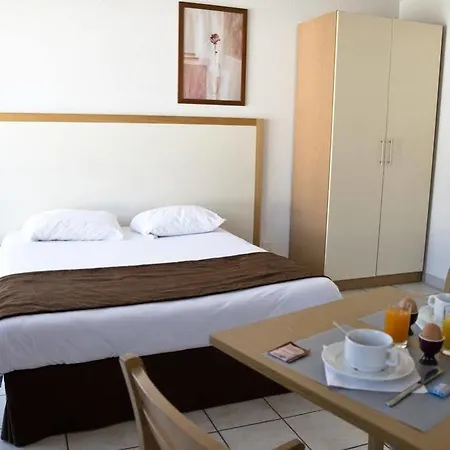 Hotel Zenitude Hôtel-résidences La Versoix 3*